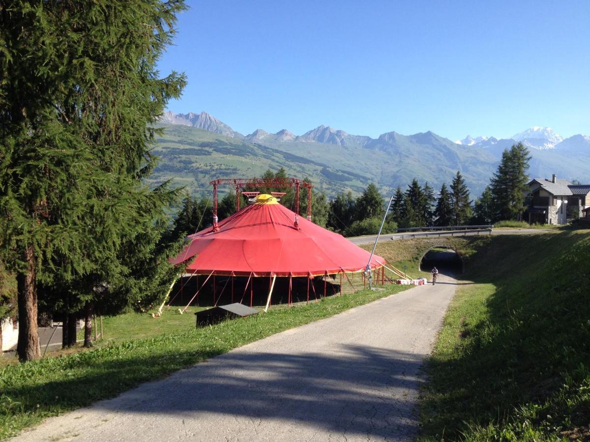 Chalet Miravidi, Montchavin-La Plagne, Jacuzzi & Sauna Bagian luar foto